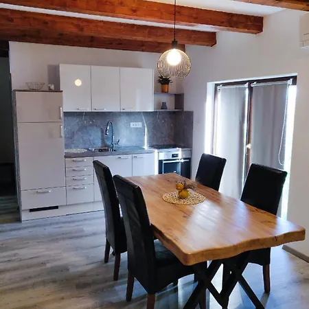 Homestead Zavadlal - Domacija Zavadlal Appartamento Komen