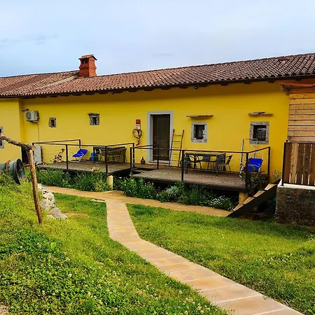 Homestead Zavadlal - Domacija Zavadlal * Komen